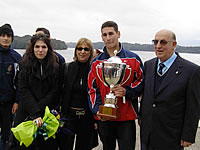 Il vincitore del Trofeo Mauro Ceccarelli con i famigliari dell'atleta scomparso  (FIC �) - cliccare per ingrandire