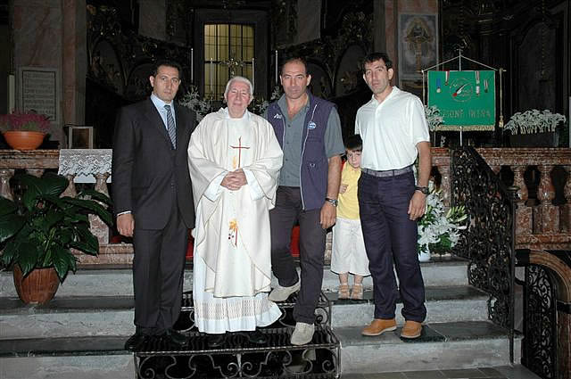 Don Angelo Villa con Carmine, Giuseppe e Agostino Abbagnale